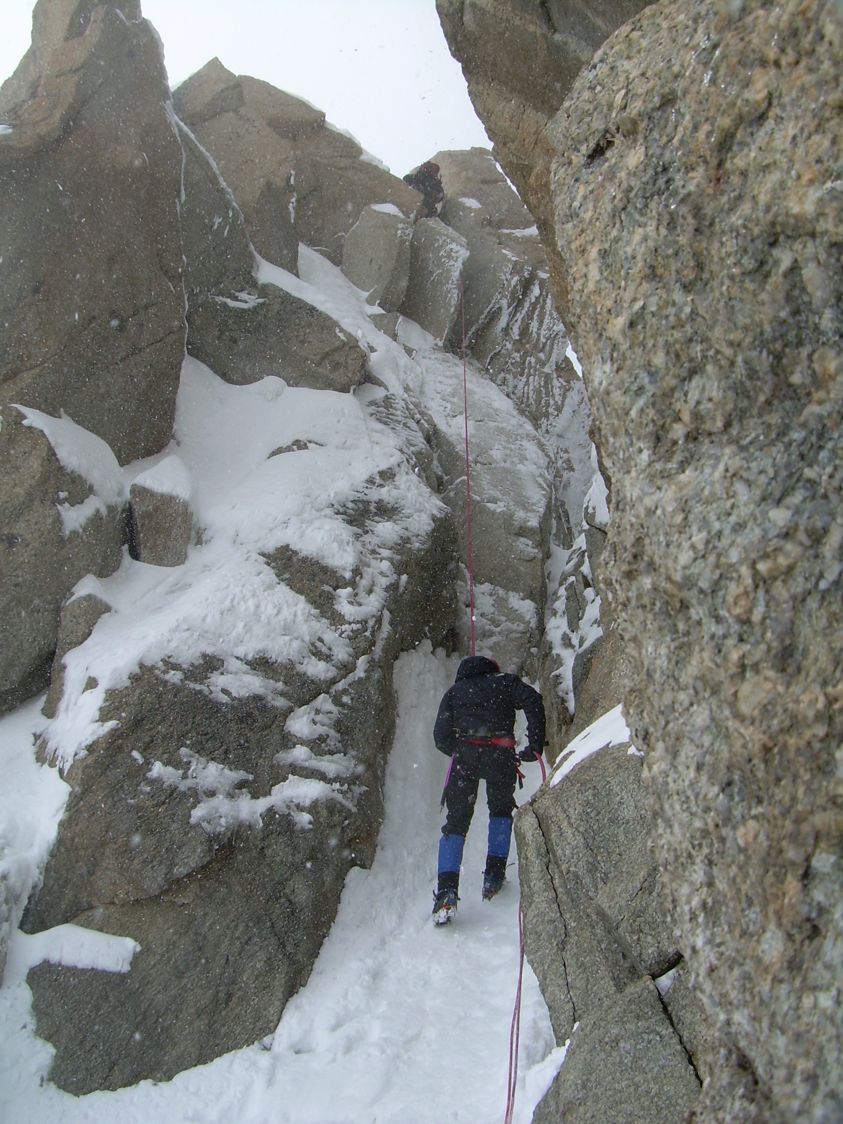 Lazell abseiling 2, Cosmiques Arete.JPG